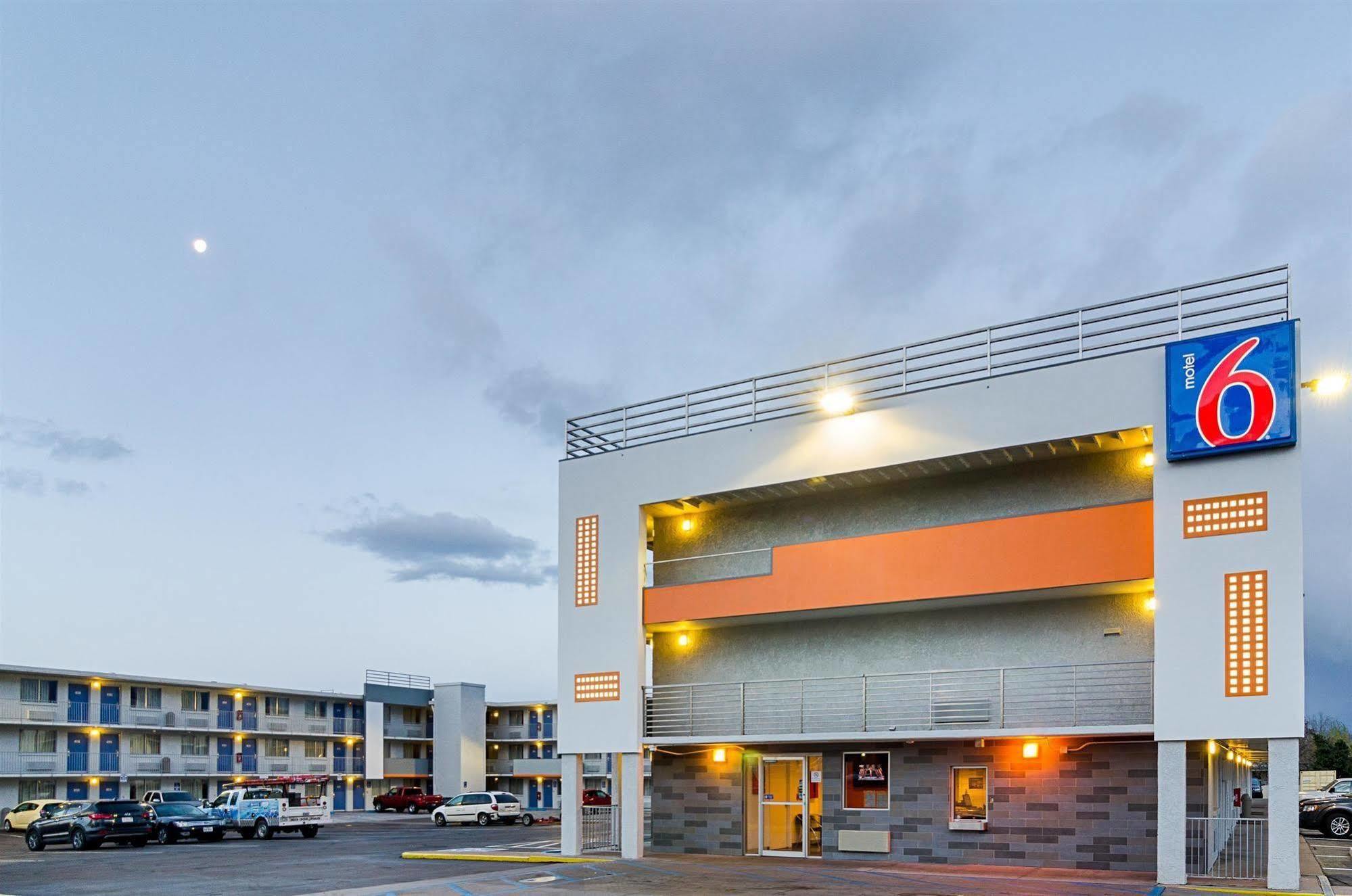 Motel 6- Denver, Co Downtown ภายนอก รูปภาพ