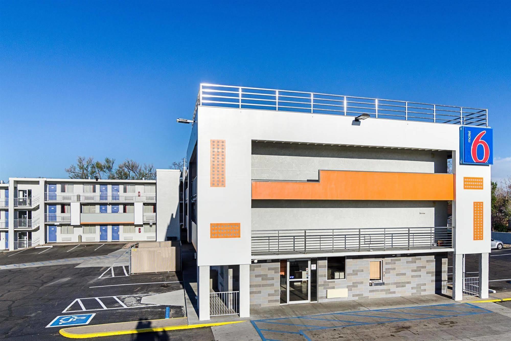 Motel 6- Denver, Co Downtown ภายนอก รูปภาพ